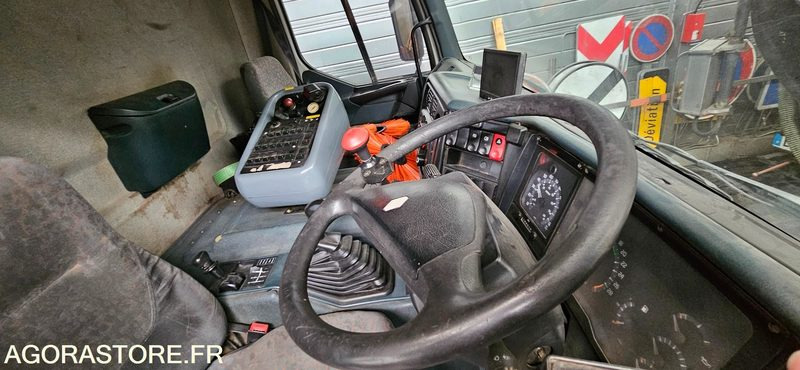 Balayeuse SCARAB MAJOR/Renault DK485AH Non roulant (Vente uniquement Export) - Utcaseprő gép: 5 kép. Balayeuse SCARAB MAJOR/Renault DK485AH Non roulant (Vente uniquement Export) - Utcaseprő gép: 5 kép.