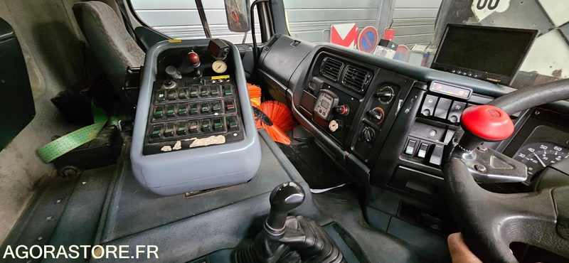 Balayeuse SCARAB MAJOR/Renault DK485AH Non roulant (Vente uniquement Export) - Utcaseprő gép: 3 kép. Balayeuse SCARAB MAJOR/Renault DK485AH Non roulant (Vente uniquement Export) - Utcaseprő gép: 3 kép.