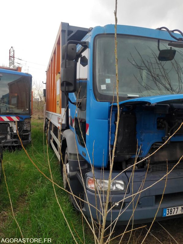 Benne à ordures ménagères. Marque : RENAULT 26T V0864, Modèle : 22CVA9DC238E - Billenőplatós kisteherautó: 1 kép. Benne à ordures ménagères. Marque : RENAULT 26T V0864, Modèle : 22CVA9DC238E - Billenőplatós kisteherautó: 1 kép.