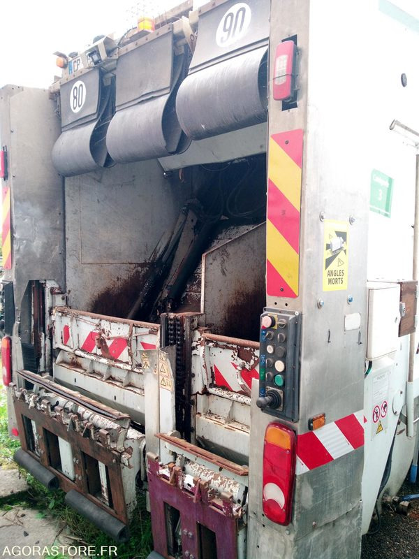 Bom Renault 320DXI - Szemetesautó: 5 kép. Bom Renault 320DXI - Szemetesautó: 5 kép.