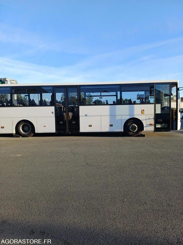 CAR - MERCEDES INTOURO - 13665(4090) - MEC 2009 478466KM AC-410-DG - Busz: 2 kép. CAR - MERCEDES INTOURO - 13665(4090) - MEC 2009 478466KM AC-410-DG - Busz: 2 kép.