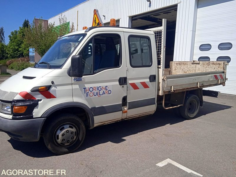 CAMION IVECO BENNE - Furgon: 1 kép. CAMION IVECO BENNE - Furgon: 1 kép.