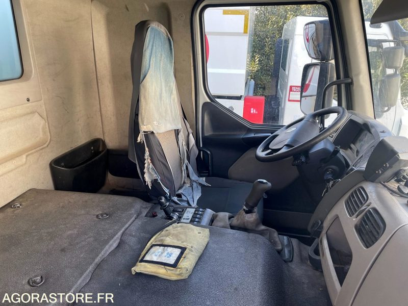 CAMION RENAULT19 HYDROCURER HUWER - 2018 / 341 258 KM - Szippantós autó: 5 kép. CAMION RENAULT19 HYDROCURER HUWER - 2018 / 341 258 KM - Szippantós autó: 5 kép.