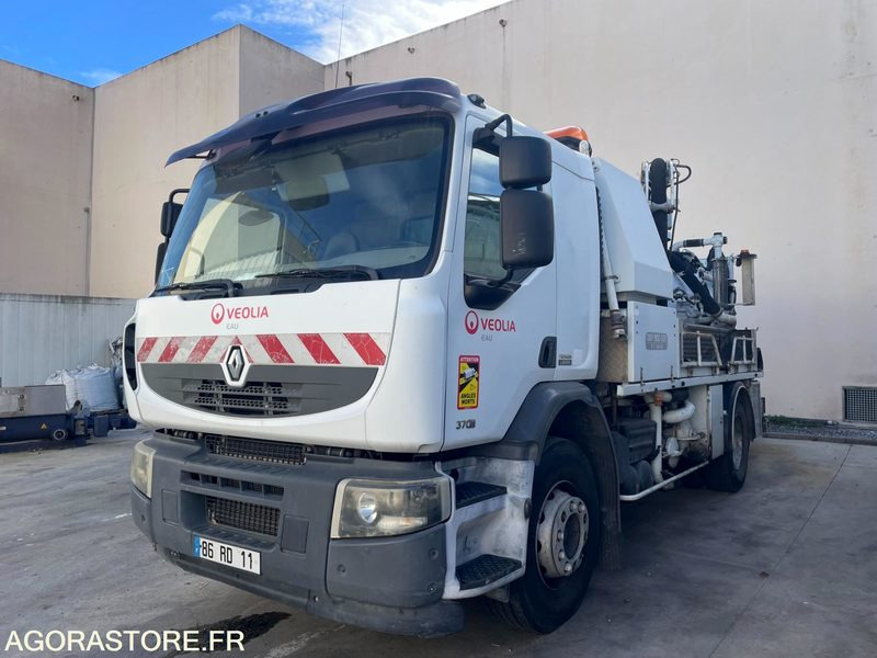 CAMION RENAULT19 HYDROCURER HUWER - 2018 / 341 258 KM - Szippantós autó: 3 kép. CAMION RENAULT19 HYDROCURER HUWER - 2018 / 341 258 KM - Szippantós autó: 3 kép.