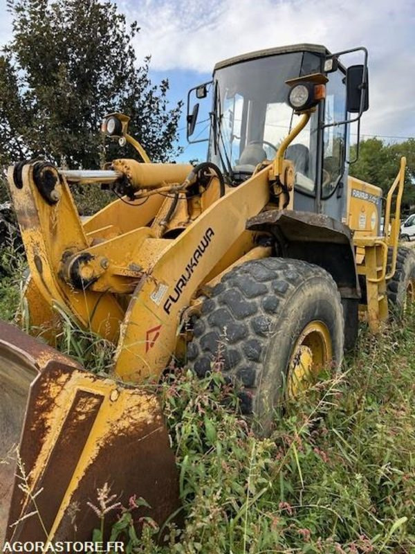 CHARGEUSE FURUKAWA 335 - 2000 - 5800 HEURES - Rakodógép: 4 kép. CHARGEUSE FURUKAWA 335 - 2000 - 5800 HEURES - Rakodógép: 4 kép.