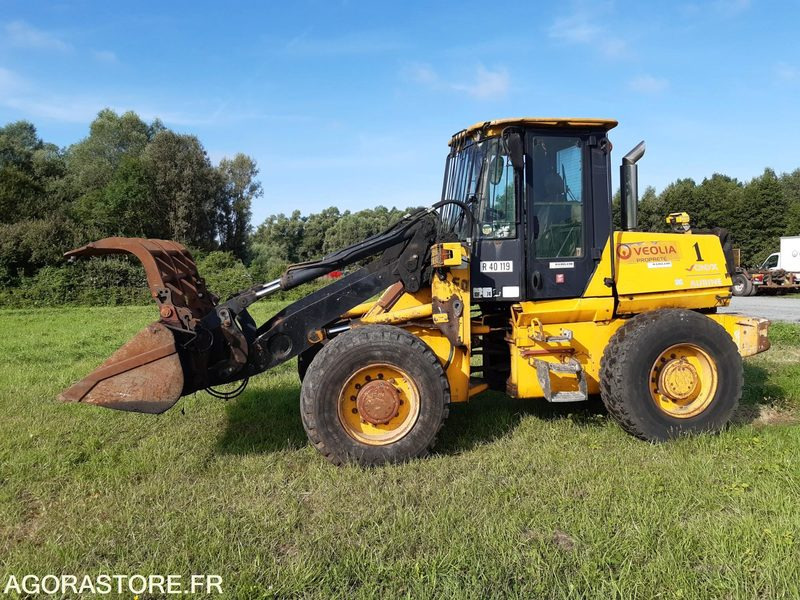 CHARGEUSE JCB - 2005 - Rakodógép: 1 kép. CHARGEUSE JCB - 2005 - Rakodógép: 1 kép.