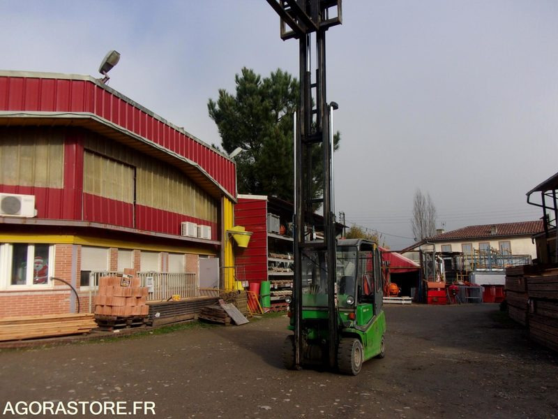CHARIOT ÉLÉVATEUR 3 TONNES POSITIONNEUR DE FOURCHES ELECTRIQUE CESAB - Elektromos targonca: 3 kép. CHARIOT ÉLÉVATEUR 3 TONNES POSITIONNEUR DE FOURCHES ELECTRIQUE CESAB - Elektromos targonca: 3 kép.