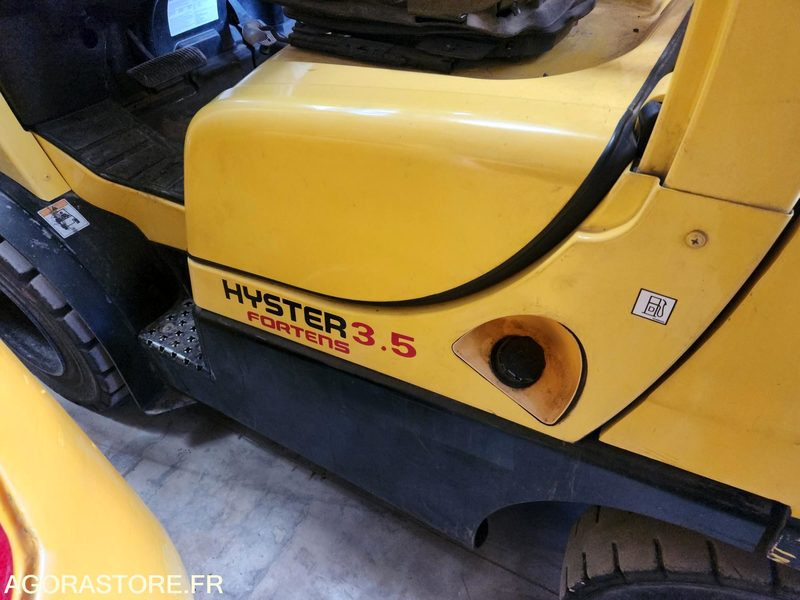 CHARIOT ELEVATEUR DIESEL 3T5 HYSTER H3.5FT - 2007 - 1033 heures - Dízel targonca: 5 kép. CHARIOT ELEVATEUR DIESEL 3T5 HYSTER H3.5FT - 2007 - 1033 heures - Dízel targonca: 5 kép.