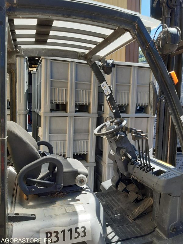 CHARIOT ELEVATEUR NISSAN FOURCHES ROTATIVE HS (R31153) GAZ - Gázüzemű targonca: 2 kép. CHARIOT ELEVATEUR NISSAN FOURCHES ROTATIVE HS (R31153) GAZ - Gázüzemű targonca: 2 kép.