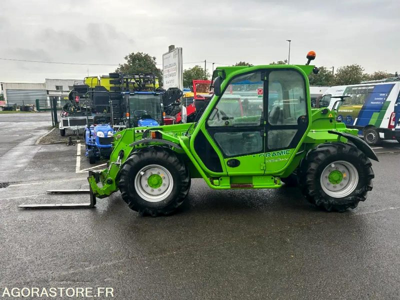 CHARIOT TELESCOPIQUE MERLO PANORAMIC P32.6 PLUS - 2013 / 2865 HEURES - Rakodógép: 2 kép. CHARIOT TELESCOPIQUE MERLO PANORAMIC P32.6 PLUS - 2013 / 2865 HEURES - Rakodógép: 2 kép.