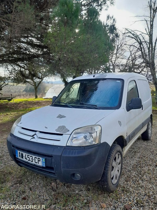CITROEN BERLIGO 4X4 DANGEL - 124000 KM - 2008 - Kis furgon: 1 kép. CITROEN BERLIGO 4X4 DANGEL - 124000 KM - 2008 - Kis furgon: 1 kép.