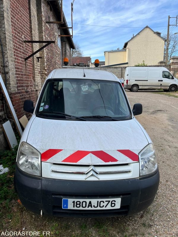 CITROEN BERLINGO - Kis furgon: 2 kép. CITROEN BERLINGO - Kis furgon: 2 kép.