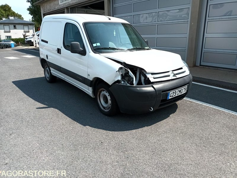CITROEN Berlingo - 423 CMQ 78 - Kis furgon: 1 kép. CITROEN Berlingo - 423 CMQ 78 - Kis furgon: 1 kép.