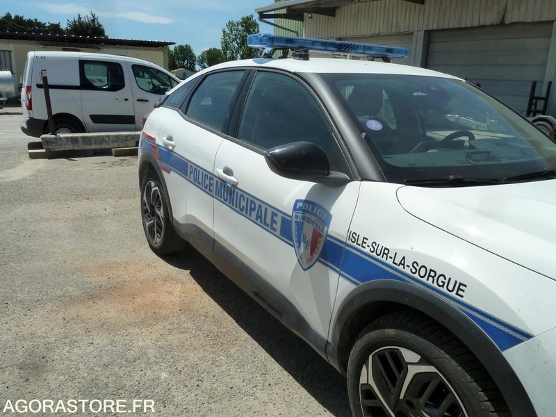CITROEN C 4 - Autó: 2 kép. CITROEN C 4 - Autó: 2 kép.