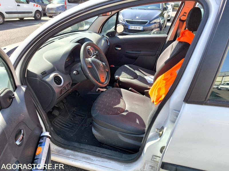 CITROEN C3 166786 kms 2006 - Autó: 4 kép. CITROEN C3 166786 kms 2006 - Autó: 4 kép.