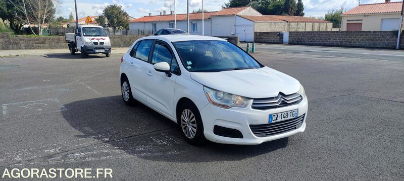 CITROEN C4 - Autó: 2 kép. CITROEN C4 - Autó: 2 kép.