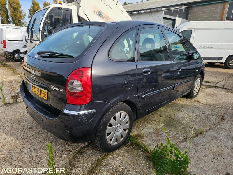 CITROEN XSARA PICASSO - 2005 - 185842KM - 523ELR92 - Autó: 3 kép. CITROEN XSARA PICASSO - 2005 - 185842KM - 523ELR92 - Autó: 3 kép.