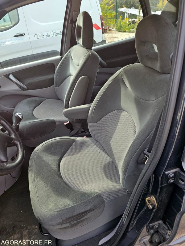 CITROEN XSARA PICASSO - 2005 - 185842KM - 523ELR92 - Autó: 5 kép. CITROEN XSARA PICASSO - 2005 - 185842KM - 523ELR92 - Autó: 5 kép.