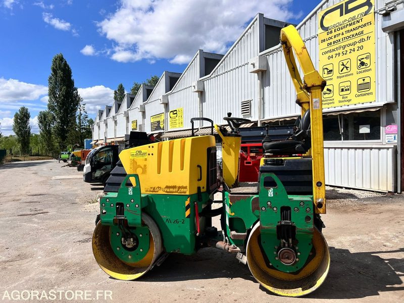 COMPACTEUR AMMANN AV26-2 ROULEAU TANDEM VIBRANT ARTICULÉ - ANNÉE 2008 - 1765 H - Henger: 3 kép. COMPACTEUR AMMANN AV26-2 ROULEAU TANDEM VIBRANT ARTICULÉ - ANNÉE 2008 - 1765 H - Henger: 3 kép.