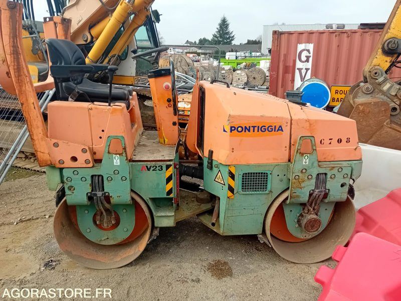 COMPACTEUR TANDEM AMMANN AV23-2 -- 2001 -- ENVIRON 800 HEURES - Henger: 3 kép. COMPACTEUR TANDEM AMMANN AV23-2 -- 2001 -- ENVIRON 800 HEURES - Henger: 3 kép.
