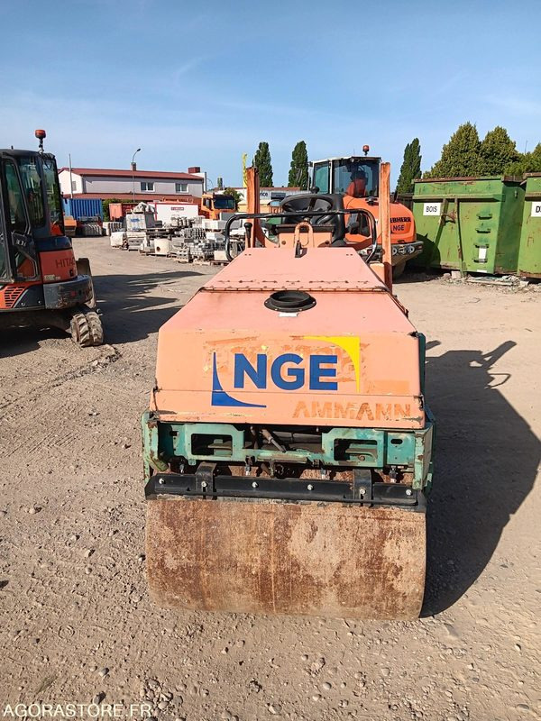 COMPACTEUR TANDEM AMMANN AV23-2 -- 2001 -- ENVIRON 800 HEURES - Henger: 5 kép. COMPACTEUR TANDEM AMMANN AV23-2 -- 2001 -- ENVIRON 800 HEURES - Henger: 5 kép.