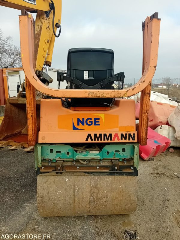 COMPACTEUR TANDEM AMMANN AV23-2 -- 2001 -- ENVIRON 800 HEURES - Henger: 2 kép. COMPACTEUR TANDEM AMMANN AV23-2 -- 2001 -- ENVIRON 800 HEURES - Henger: 2 kép.