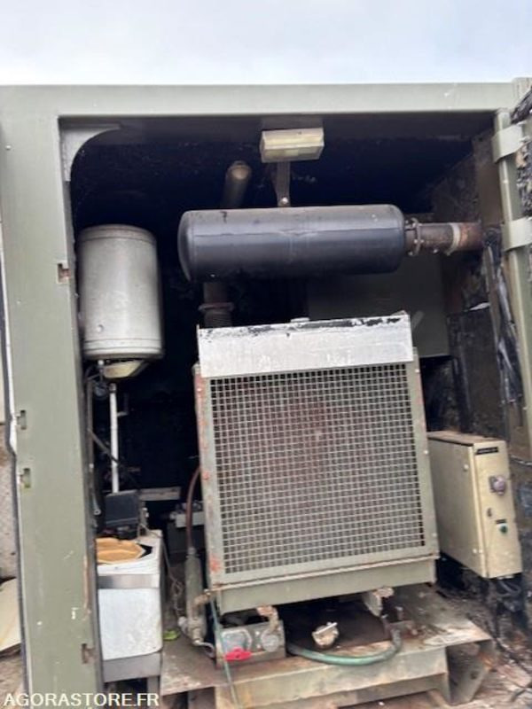 CONTENEUR AMPLIROLL 20 PIEDS AMENAGE AVEC GROUPE ELECTROGENE 130 KVA - Horgos rakodó teherautó: 5 kép. CONTENEUR AMPLIROLL 20 PIEDS AMENAGE AVEC GROUPE ELECTROGENE 130 KVA - Horgos rakodó teherautó: 5 kép.
