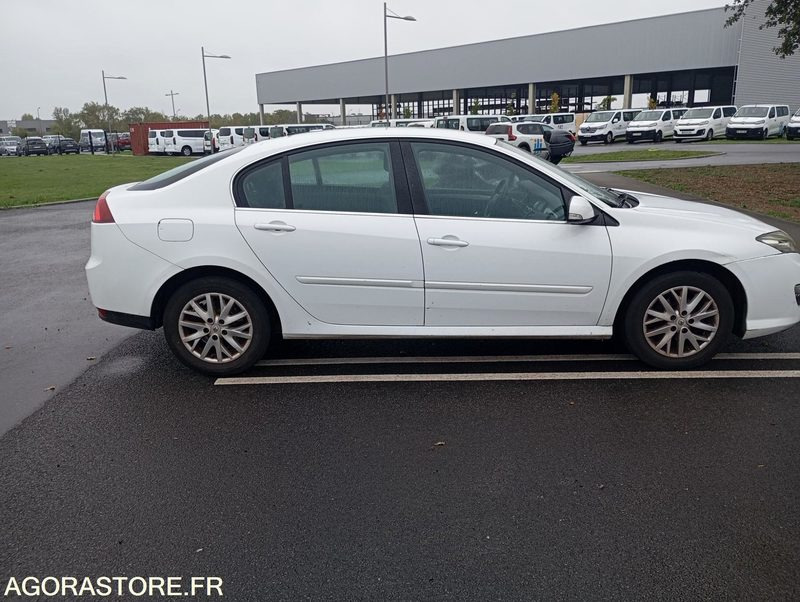 CY-242-PV - Roulant - RENAULT LAGUNA - VP - 505 173 Kms - Autó: 3 kép. CY-242-PV - Roulant - RENAULT LAGUNA - VP - 505 173 Kms - Autó: 3 kép.