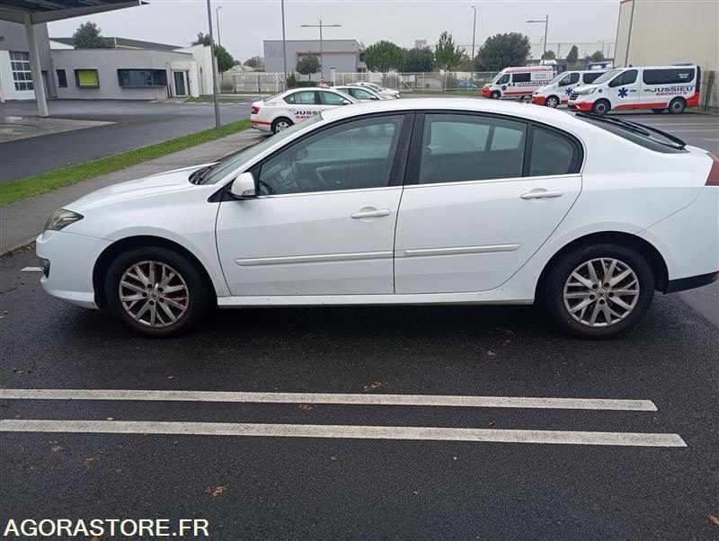 CY-242-PV - Roulant - RENAULT LAGUNA - VP - 505 173 Kms - Autó: 4 kép. CY-242-PV - Roulant - RENAULT LAGUNA - VP - 505 173 Kms - Autó: 4 kép.