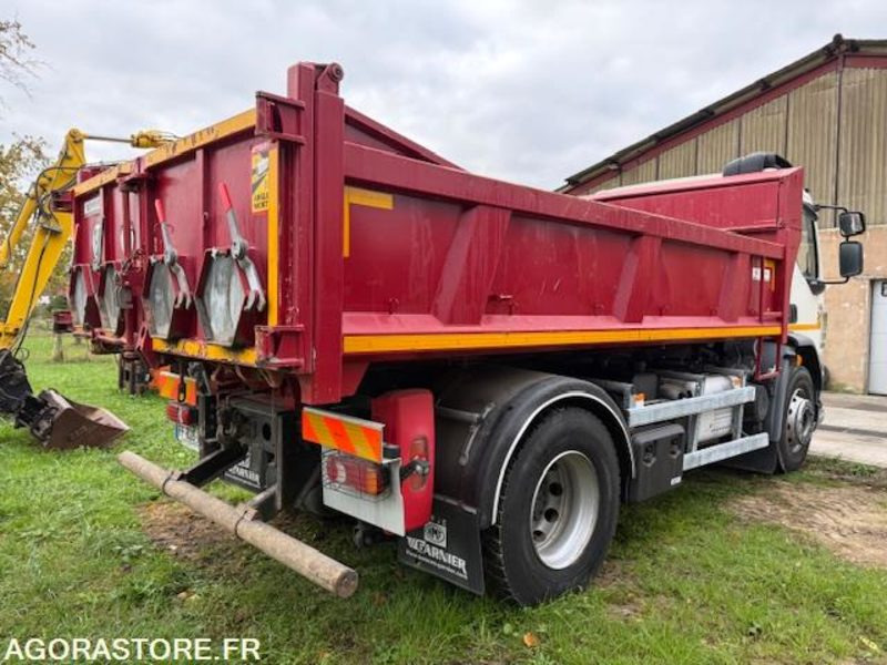 Camion Benne DAF LF320 - 2019 - 62 460 km - Billenőplatós teherautó: 4 kép. Camion Benne DAF LF320 - 2019 - 62 460 km - Billenőplatós teherautó: 4 kép.