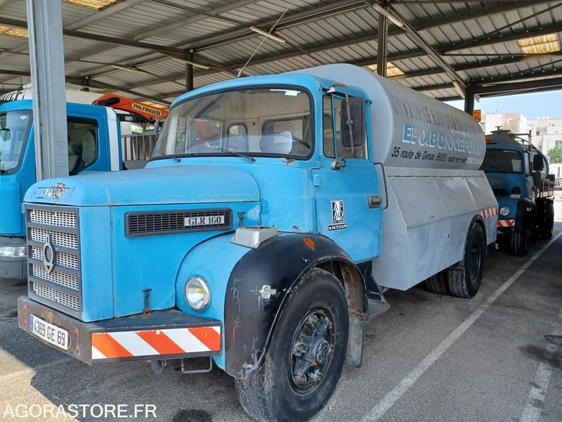 Camion HP / BERLIET 1976 4369GE69 Equipement incomplet - Szippantós autó: 2 kép. Camion HP / BERLIET 1976 4369GE69 Equipement incomplet - Szippantós autó: 2 kép.