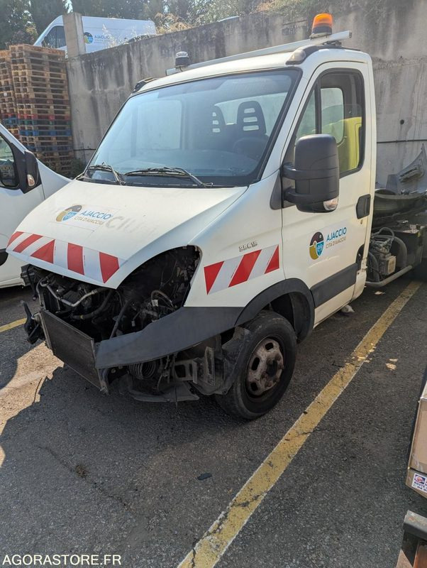 Camion plateau IVECO 35C15 - Billenőplatós kisteherautó: 1 kép. Camion plateau IVECO 35C15 - Billenőplatós kisteherautó: 1 kép.