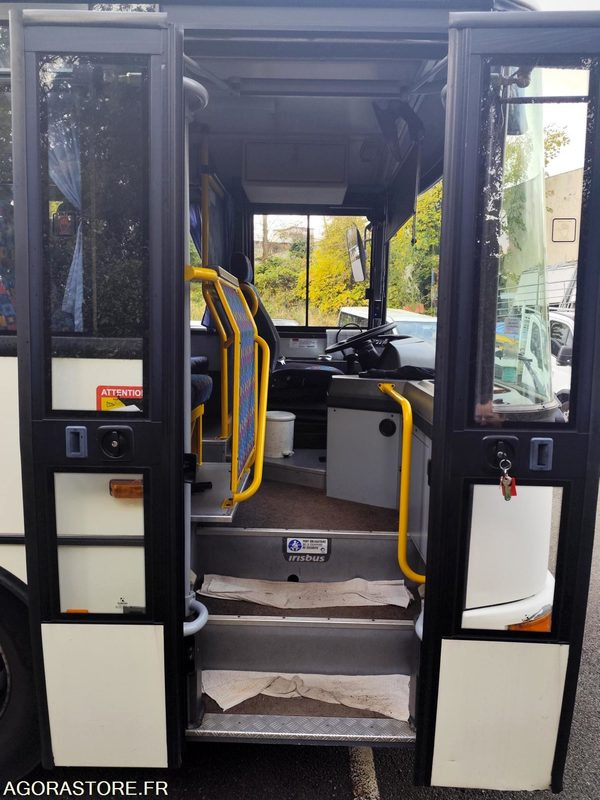 Car Irisbus Recreo 205600kms 2005 60 places - Iskolabusz: 5 kép. Car Irisbus Recreo 205600kms 2005 60 places - Iskolabusz: 5 kép.