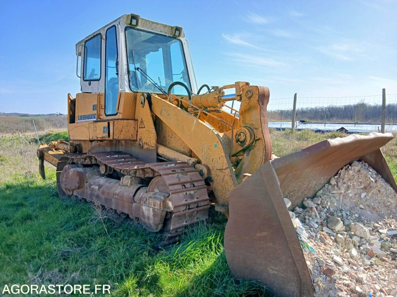 Chargeuse LIEBHERR 2001 - Rakodógép: 2 kép. Chargeuse LIEBHERR 2001 - Rakodógép: 2 kép.