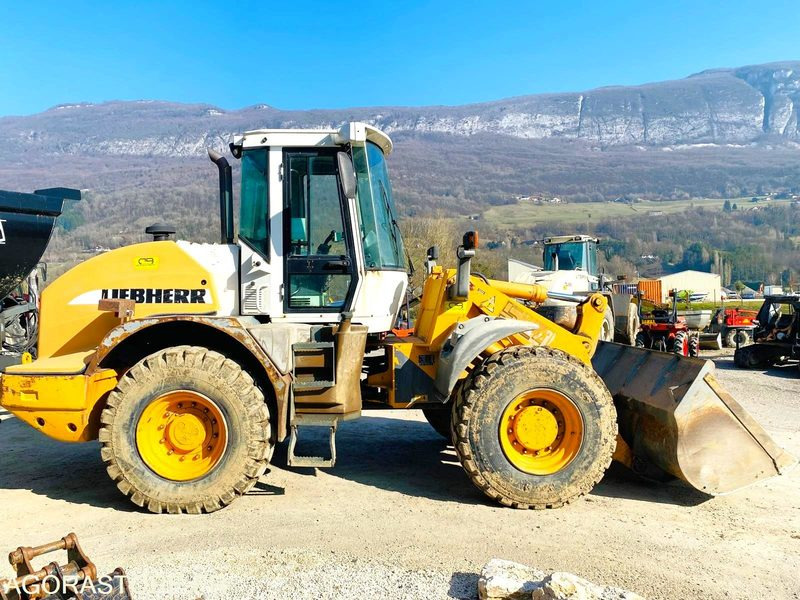 Chargeuse sur pneus Liebherr L524 10T - 5565 Heures - 2002 - Rakodógép: 4 kép. Chargeuse sur pneus Liebherr L524 10T - 5565 Heures - 2002 - Rakodógép: 4 kép.