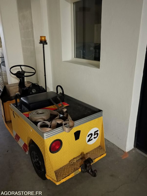 Chariot électrique TAYLOR DUNN - Bon état - 2010 - Elektromos vontató: 2 kép. Chariot électrique TAYLOR DUNN - Bon état - 2010 - Elektromos vontató: 2 kép.