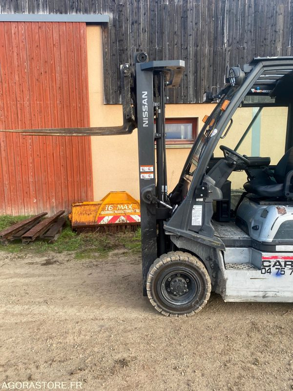 Chariot élévateur GAZ NISSAN 1.8T - Gázüzemű targonca: 2 kép. Chariot élévateur GAZ NISSAN 1.8T - Gázüzemű targonca: 2 kép.