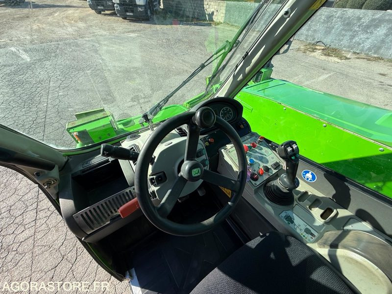 Teleszkópos rakodó Chariot télescopique MERLO P40.17: 19 kép. Teleszkópos rakodó Chariot télescopique MERLO P40.17: 19 kép.