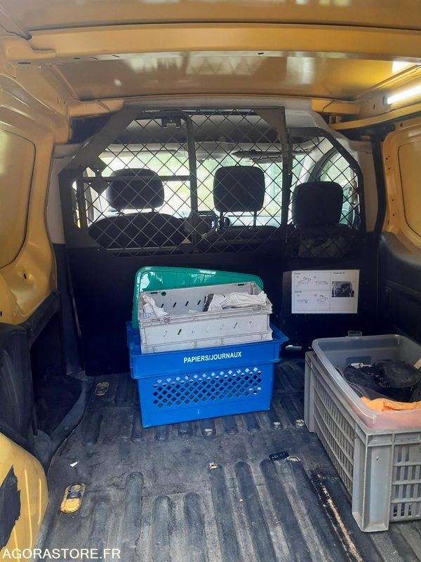 Citroën Berlingo - 2018 - 166000 KM - Kis furgon: 4 kép. Citroën Berlingo - 2018 - 166000 KM - Kis furgon: 4 kép.