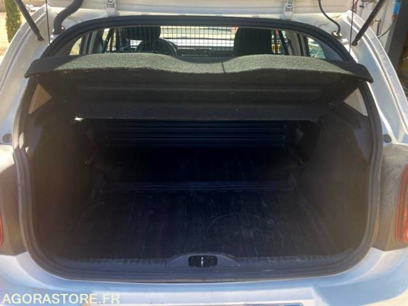 Citroën C3 société blue HDI 100 BVM6 FEEL NAV - Autó: 5 kép. Citroën C3 société blue HDI 100 BVM6 FEEL NAV - Autó: 5 kép.