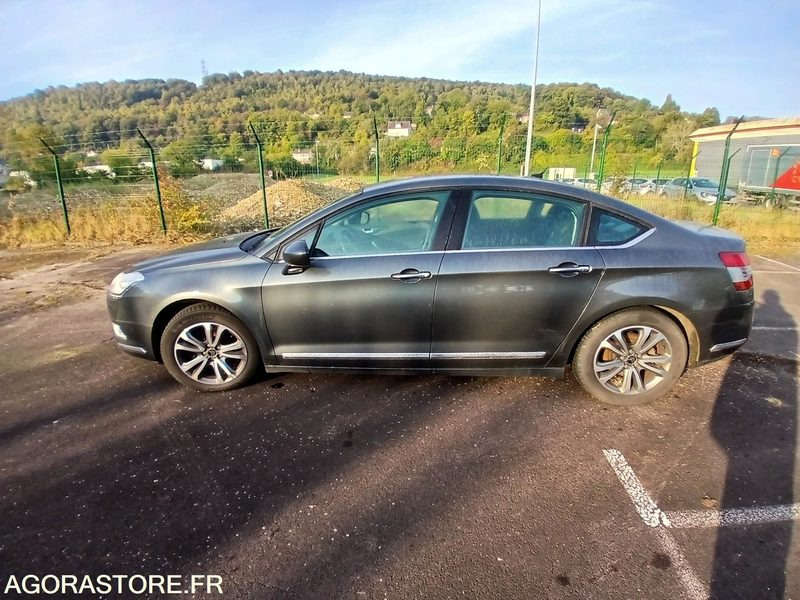 Citroën C5 – Diesel – 2016-204 763 km - Autó: 5 kép. Citroën C5 – Diesel – 2016-204 763 km - Autó: 5 kép.