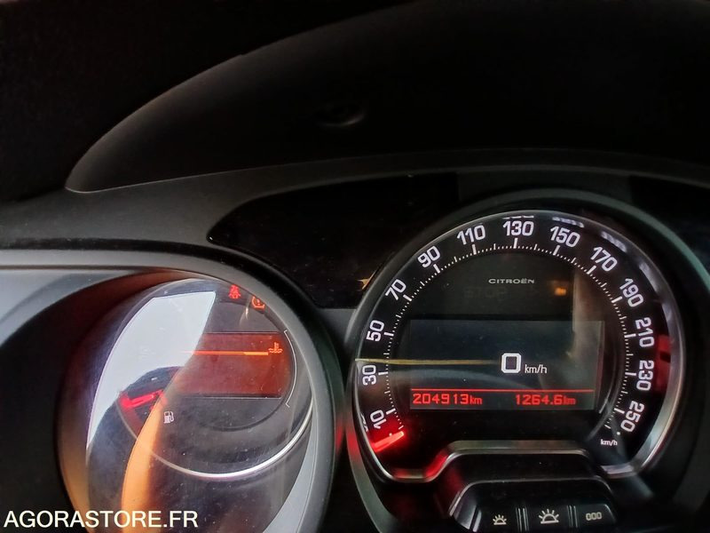 Citroën C5 – Diesel – 2016-204 763 km - Autó: 2 kép. Citroën C5 – Diesel – 2016-204 763 km - Autó: 2 kép.