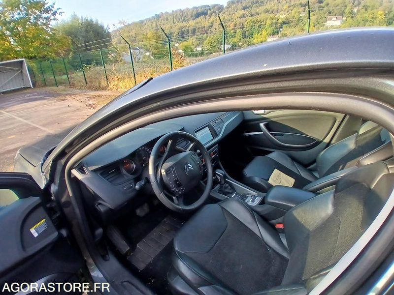Citroën C5 – Diesel – 2016-204 763 km - Autó: 3 kép. Citroën C5 – Diesel – 2016-204 763 km - Autó: 3 kép.