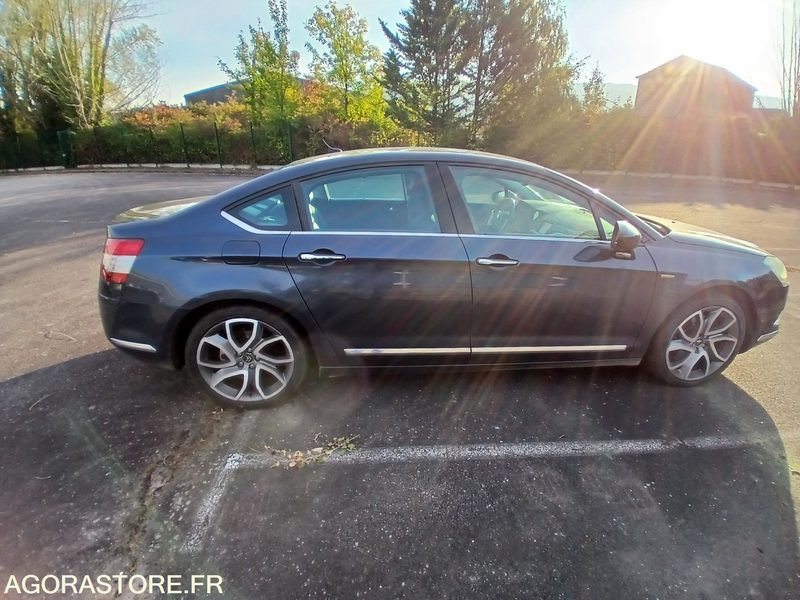 Citroën C5 – Diesel – 2016-217 349 km - Autó: 3 kép. Citroën C5 – Diesel – 2016-217 349 km - Autó: 3 kép.