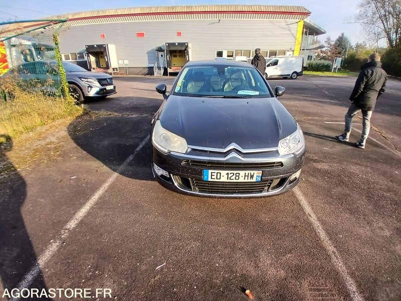 Citroën C5 – Diesel – 2016-217 349 km - Autó: 1 kép. Citroën C5 – Diesel – 2016-217 349 km - Autó: 1 kép.