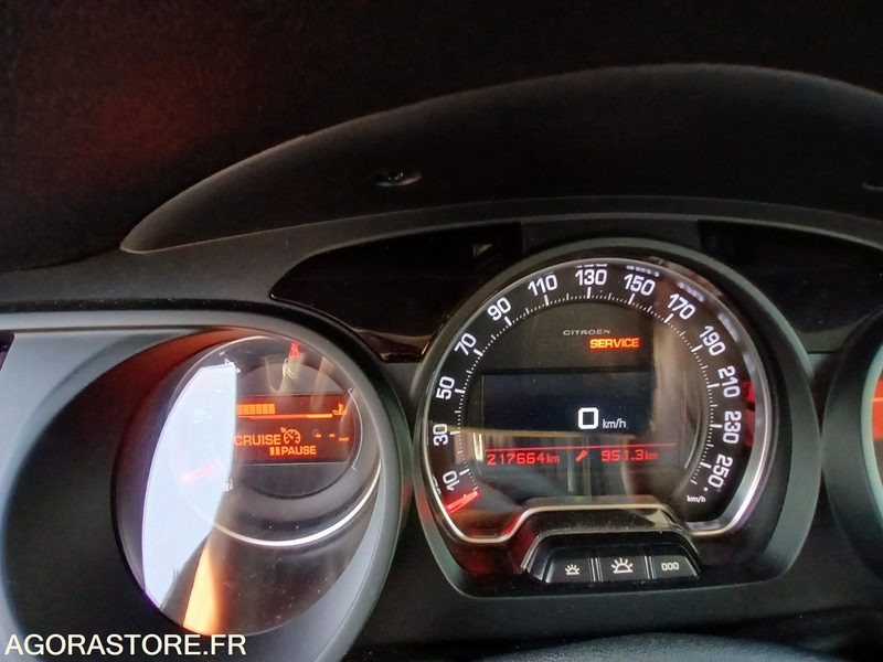Citroën C5 – Diesel – 2016-217 349 km - Autó: 5 kép. Citroën C5 – Diesel – 2016-217 349 km - Autó: 5 kép.