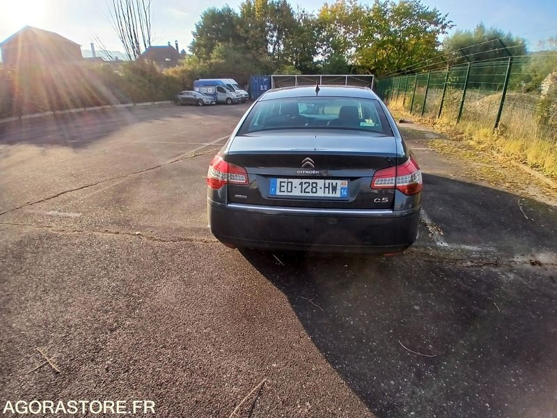 Citroën C5 – Diesel – 2016-217 349 km - Autó: 4 kép. Citroën C5 – Diesel – 2016-217 349 km - Autó: 4 kép.
