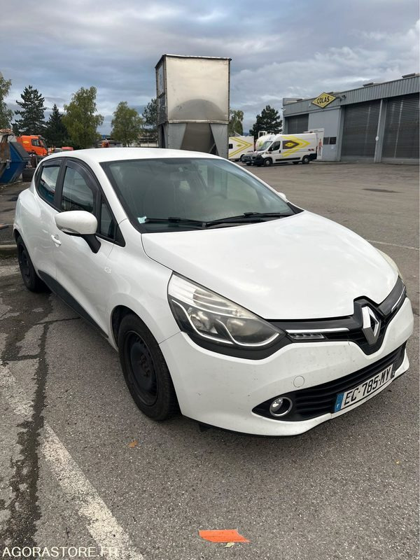 Clio 4 Société Air MédiaNav Ener - 2016 / 174160 KM (P0403661) - Autó: 4 kép. Clio 4 Société Air MédiaNav Ener - 2016 / 174160 KM (P0403661) - Autó: 4 kép.