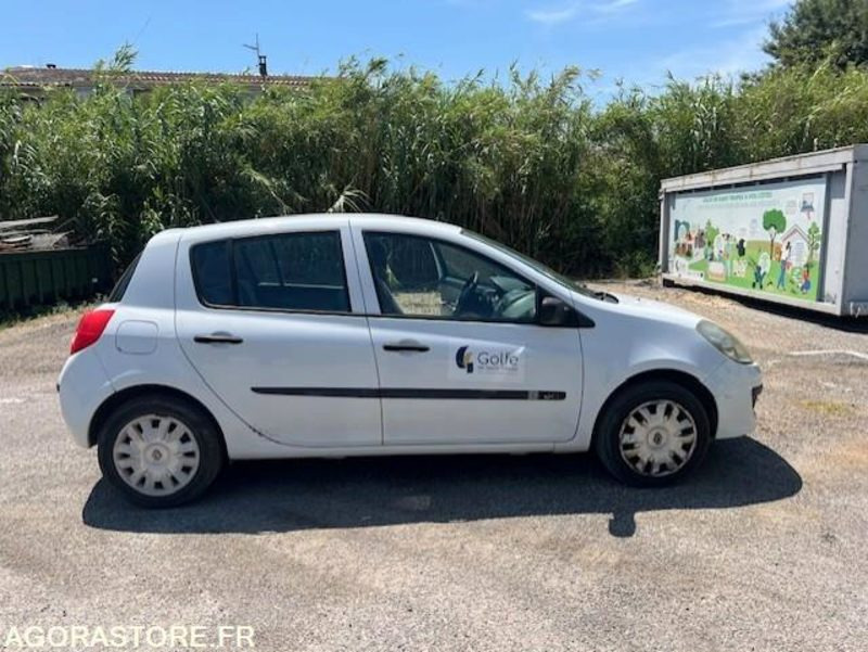 Clio BR1FOH 2006 - Autó: 2 kép. Clio BR1FOH 2006 - Autó: 2 kép.
