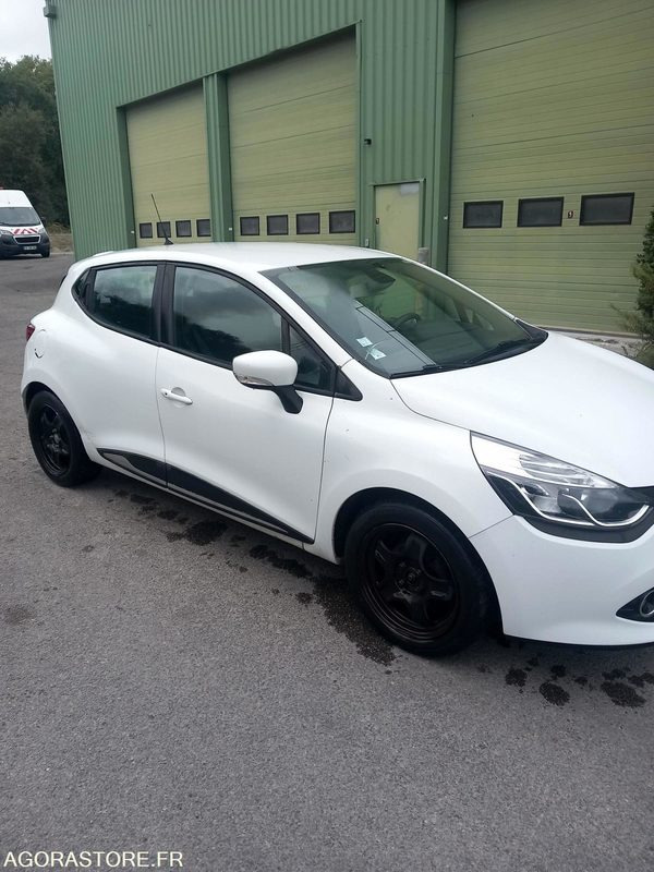 Clio IV essence - Autó: 2 kép. Clio IV essence - Autó: 2 kép.